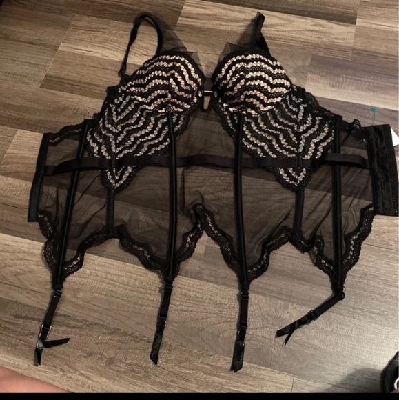 NWOT VS Push Up Lingerie - Picture 6 of 7